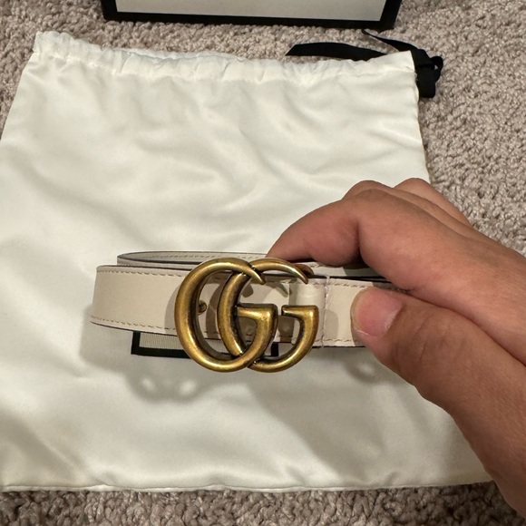 Gucci Ivory Leather Belt with Gold GG Buckle - Picture 3 of 4